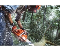 Husqvarna 555 láncfűrész